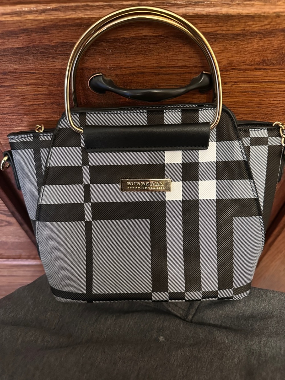 Burberry Purse - Picture 12 of 14
